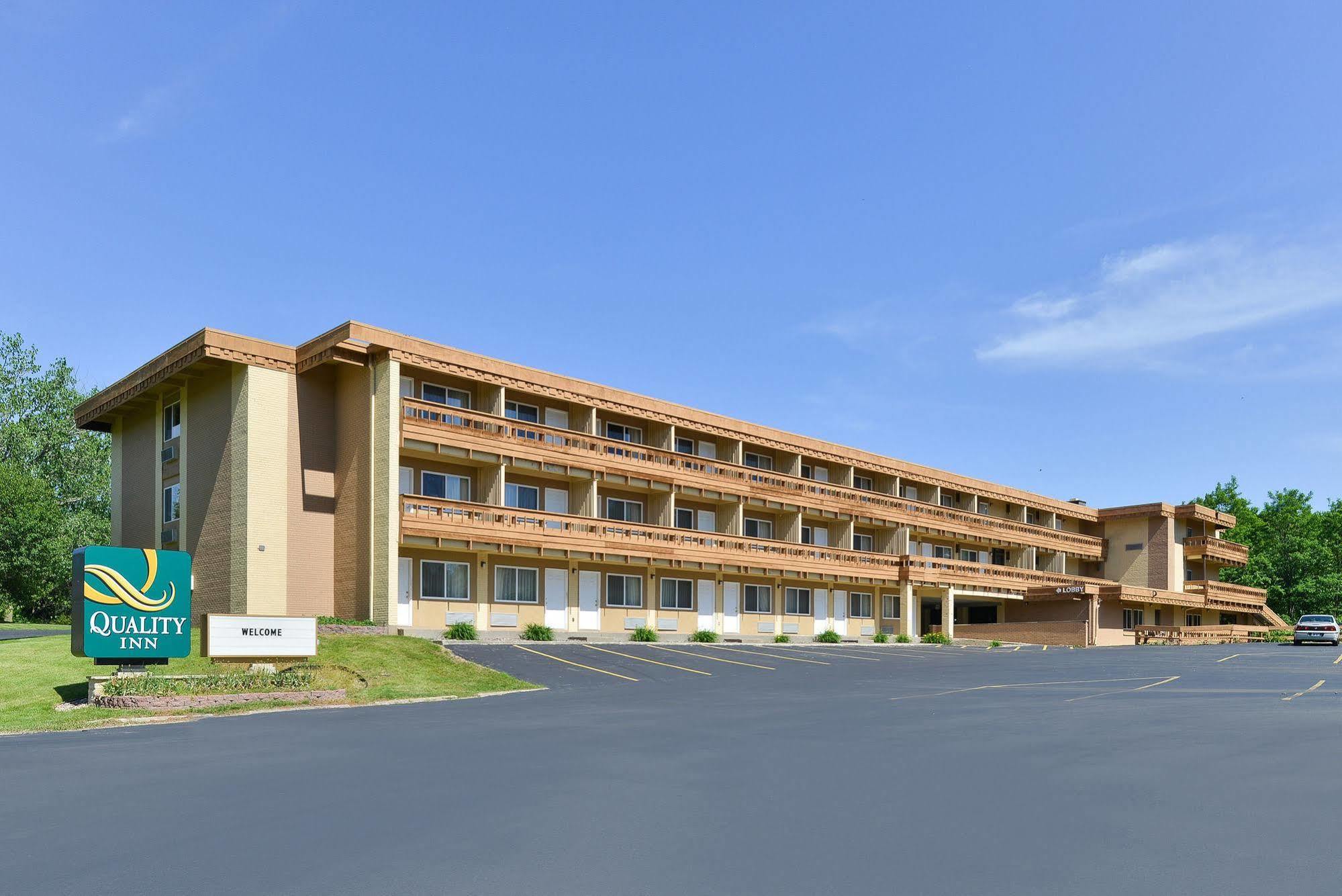Quality Inn East Dubuque Exterior foto